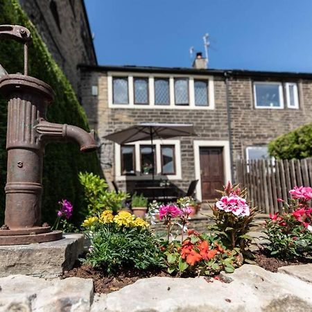 Clay Well Cottage Huddersfield Exterior photo