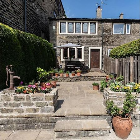 Clay Well Cottage Huddersfield Exterior photo