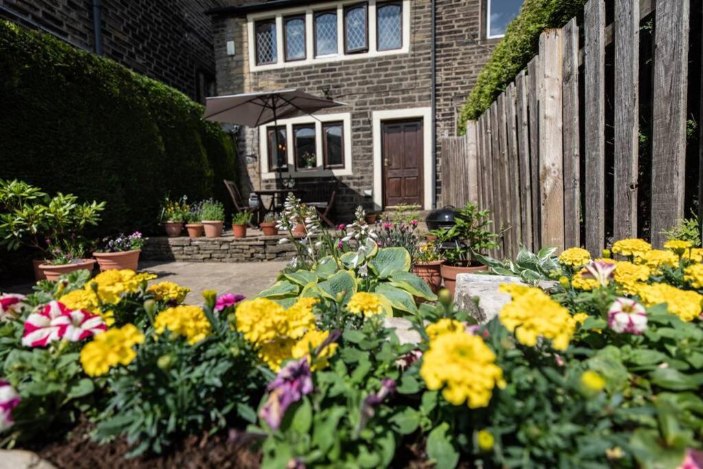 Clay Well Cottage Huddersfield Exterior photo